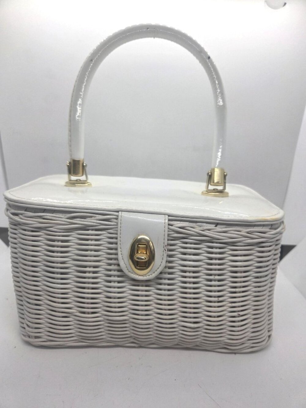 VTG White Wicker Handbag Gold Hardware Top Handle Purse Classic Contemporary